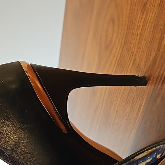 Ted Baker Black Pumps with Rose Gold Details - Picture 6 of 8